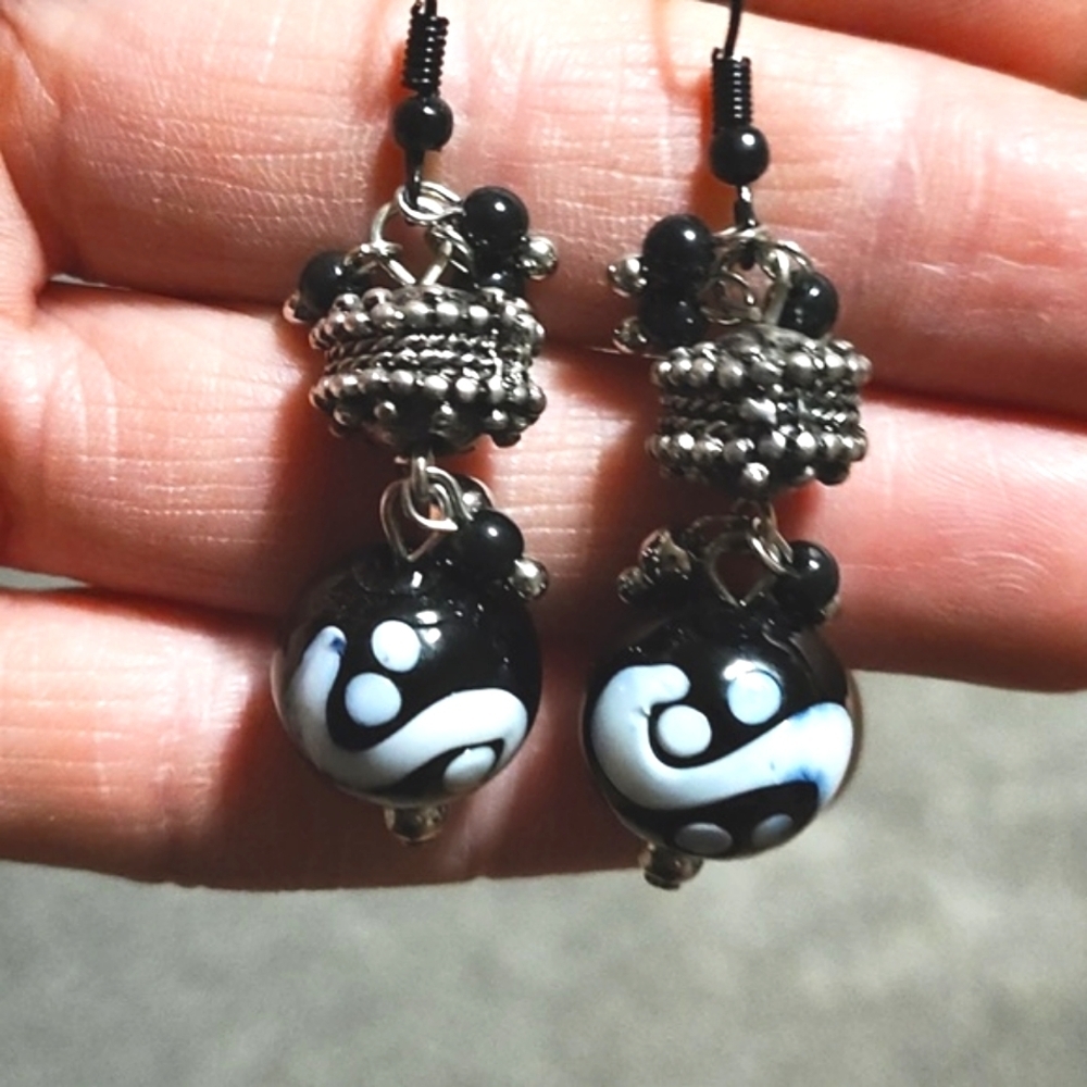 VINTAGE BLUE & WHITE HANDPAINTED GLASS BEADS SILVER-TONE HOOK DANGLE 2" EARRINGS
